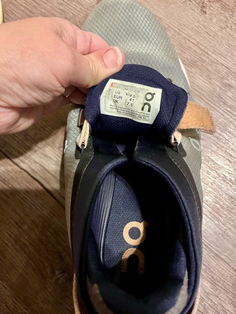 On Women's Cloudnova Wrap Velcro Low Top Sneakers Gray, Peach & Orange Sz 9.5 - Picture 6 of 6